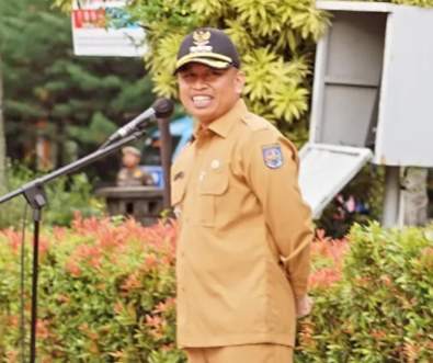 Wali Kota Depok Supian Suri saat memimpin rapat koordinasi di Balai Kota Depok terkait program pembangunan.